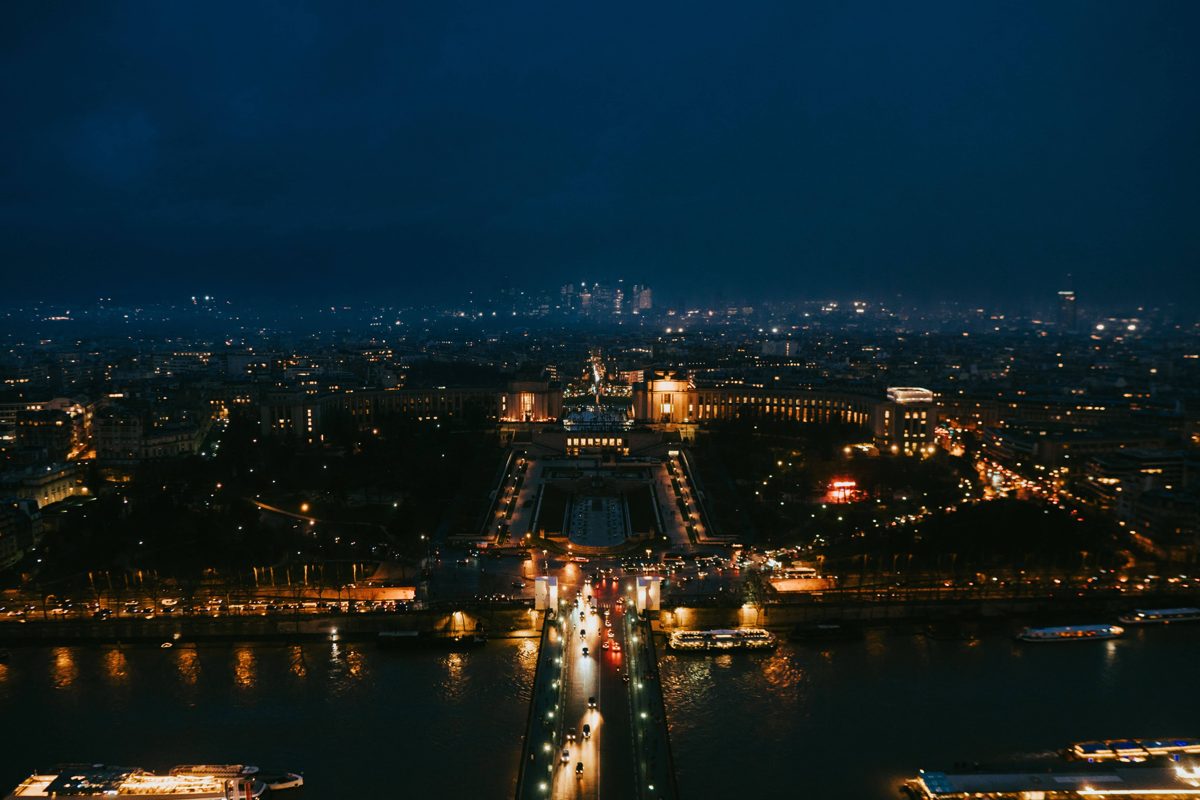 Paris de nuit : hébergement souverain des données en France avec NEXEREN